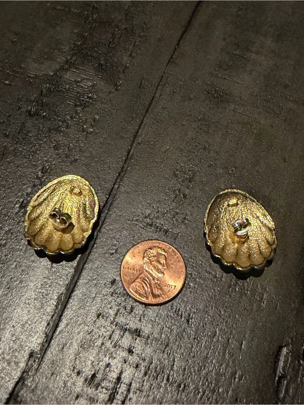 Gold Shell-Style Women's Earrings - Elegant Vintage